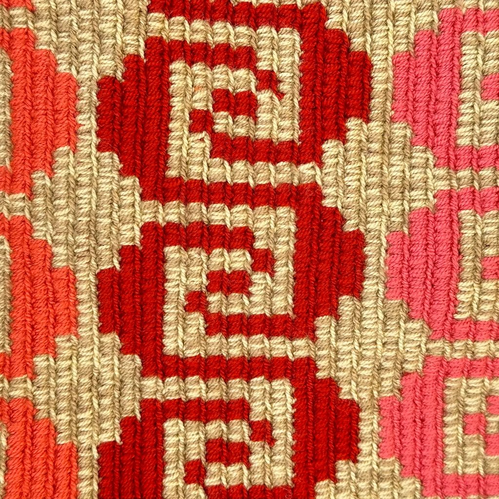 Sac à bandoulière, tissé à la main par des tisserandes de la communauté Wayuu en Colombie. 