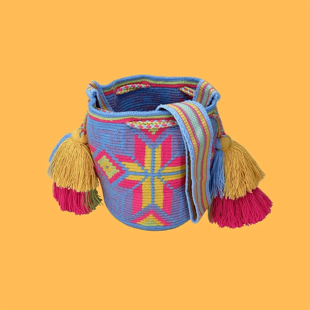 Petit sac bandoulière mochila femme et homme, tissé à la main par des tisserandes de la communauté Wayuu en Colombie. Issu d'une mode éthique et slow-fashion.