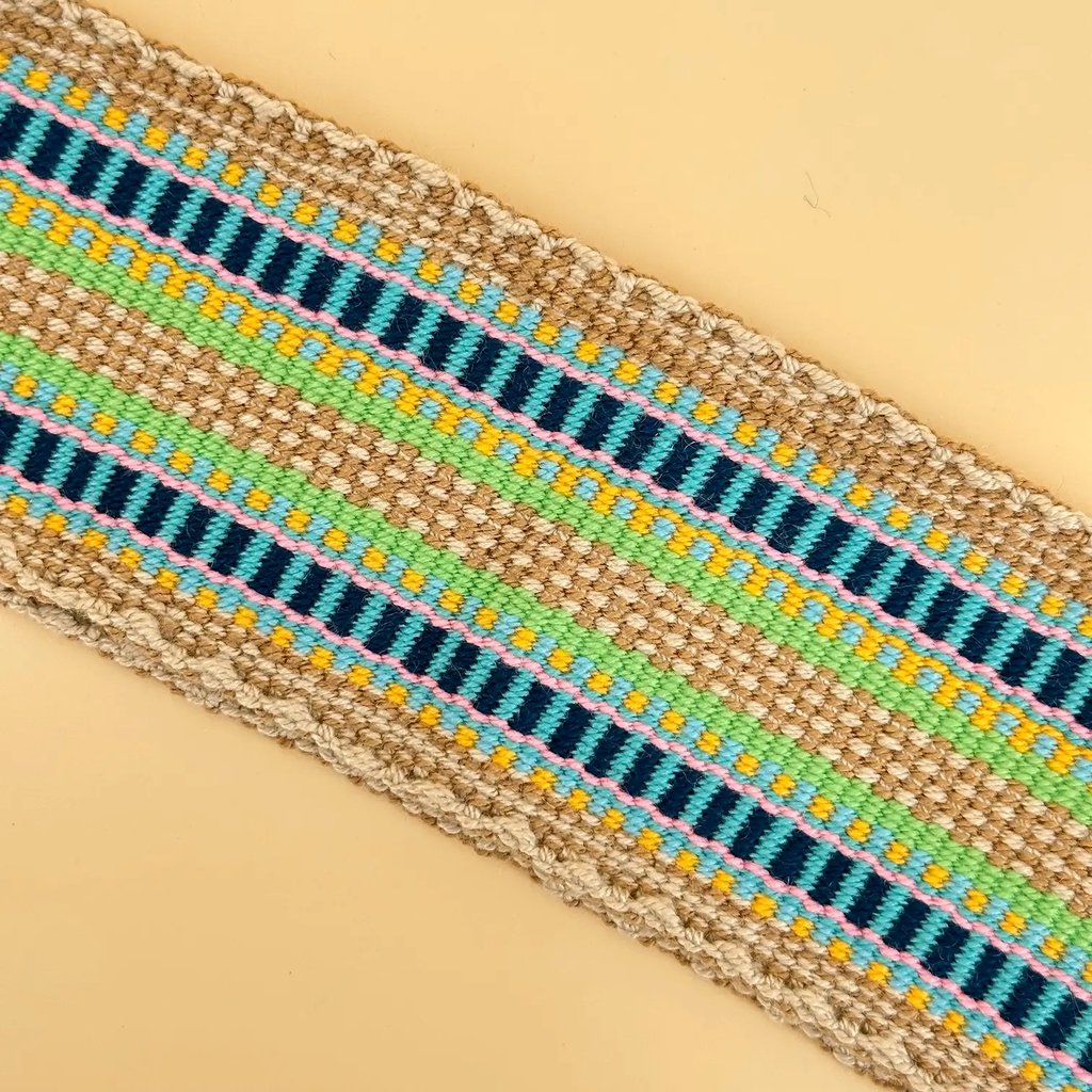 Sac à bandoulière, tissé à la main par des tisserandes de la communauté Wayuu en Colombie. 