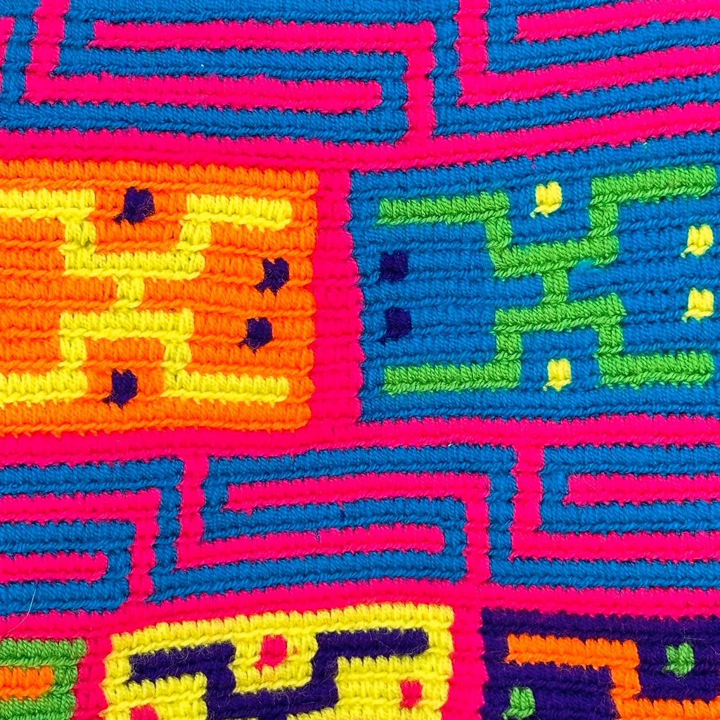 Panier tissé à la main par des tisserandes de la communauté indigène Yayuu en Colombie. Mode éthique. Slow Fashion.