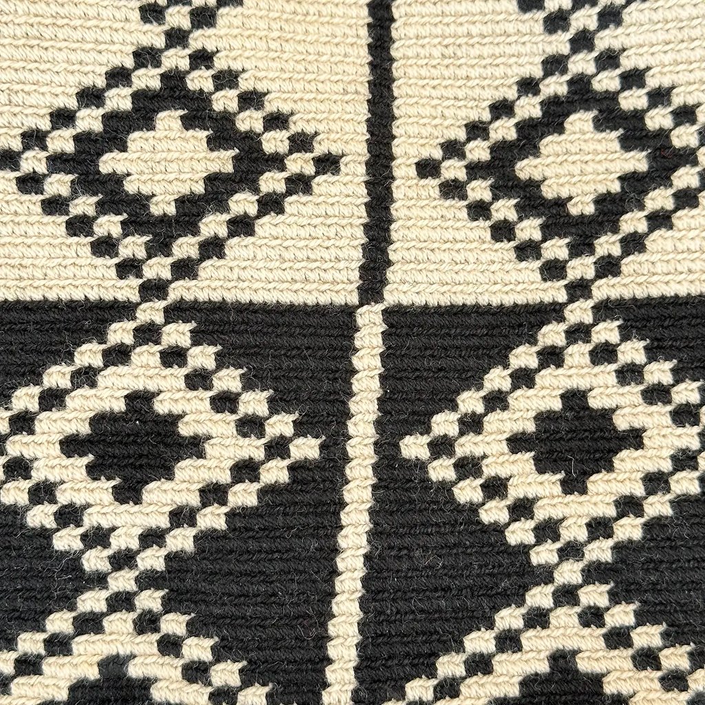 Sac à bandoulière, tissé à la main par des tisserandes de la communauté Wayuu en Colombie. 