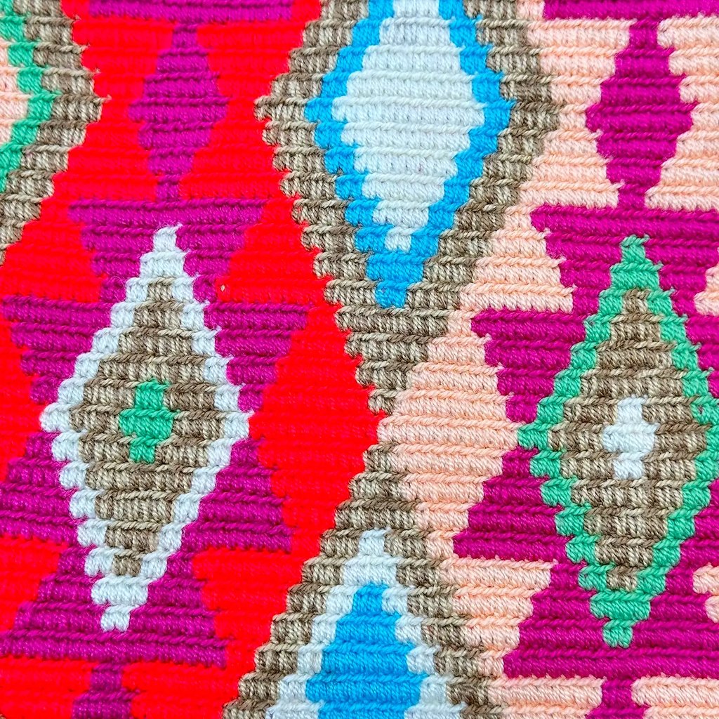 Sac à bandoulière, tissé à la main par des tisserandes de la communauté indigène Wayuu en Colombie. Sac issu du commerce équitable et dans une démarche de Slow-Fashion.