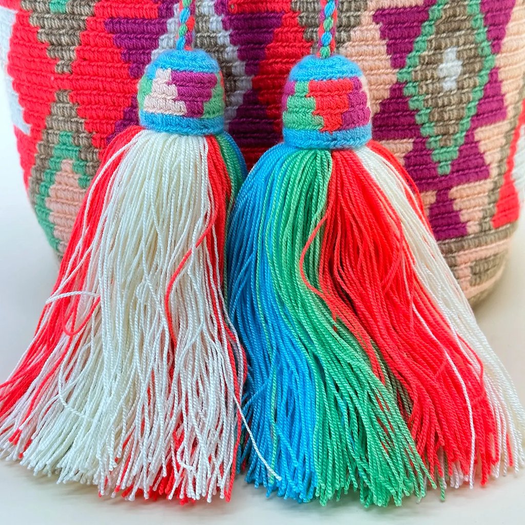 Sac à bandoulière, tissé à la main par des tisserandes de la communauté indigène Wayuu en Colombie. Sac issu du commerce équitable et dans une démarche de Slow-Fashion.