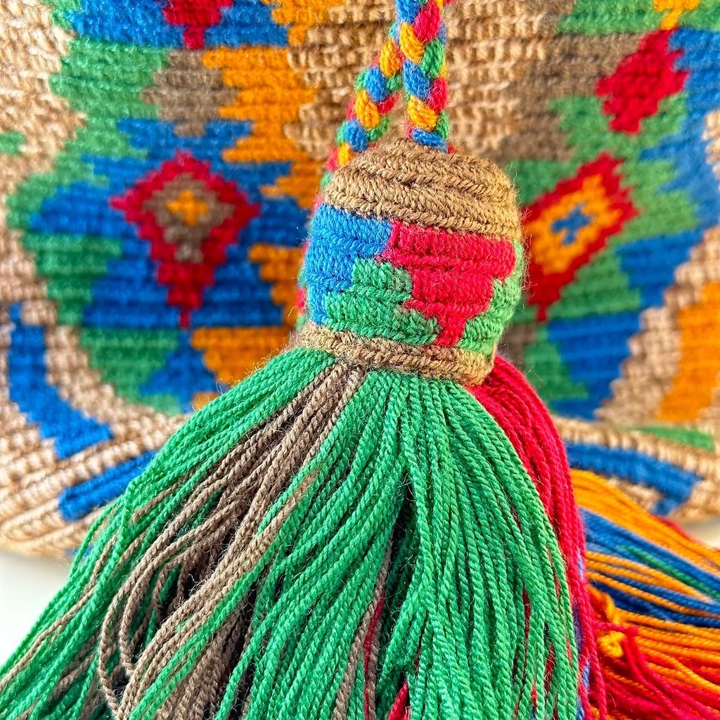 Sac à bandoulière tissé à la main par des tisserandes de la communauté Wayuu en Colombie - sac issu du commerce équitable et dans une démarche de slow fashion.