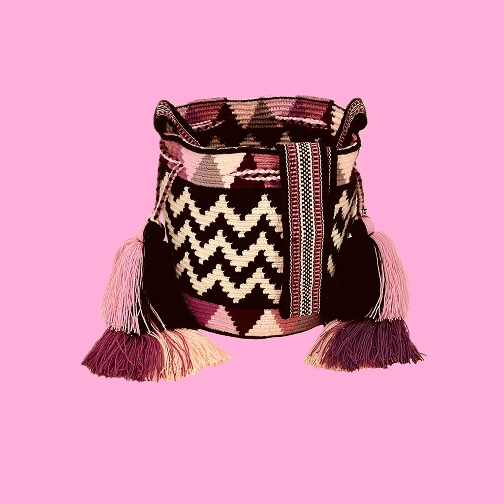 Sac mochila femme et homme, tissé à la main par des tisserandes de la communauté Wayuu en Colombie. Issu d'une mode éthique et slow-fashion.