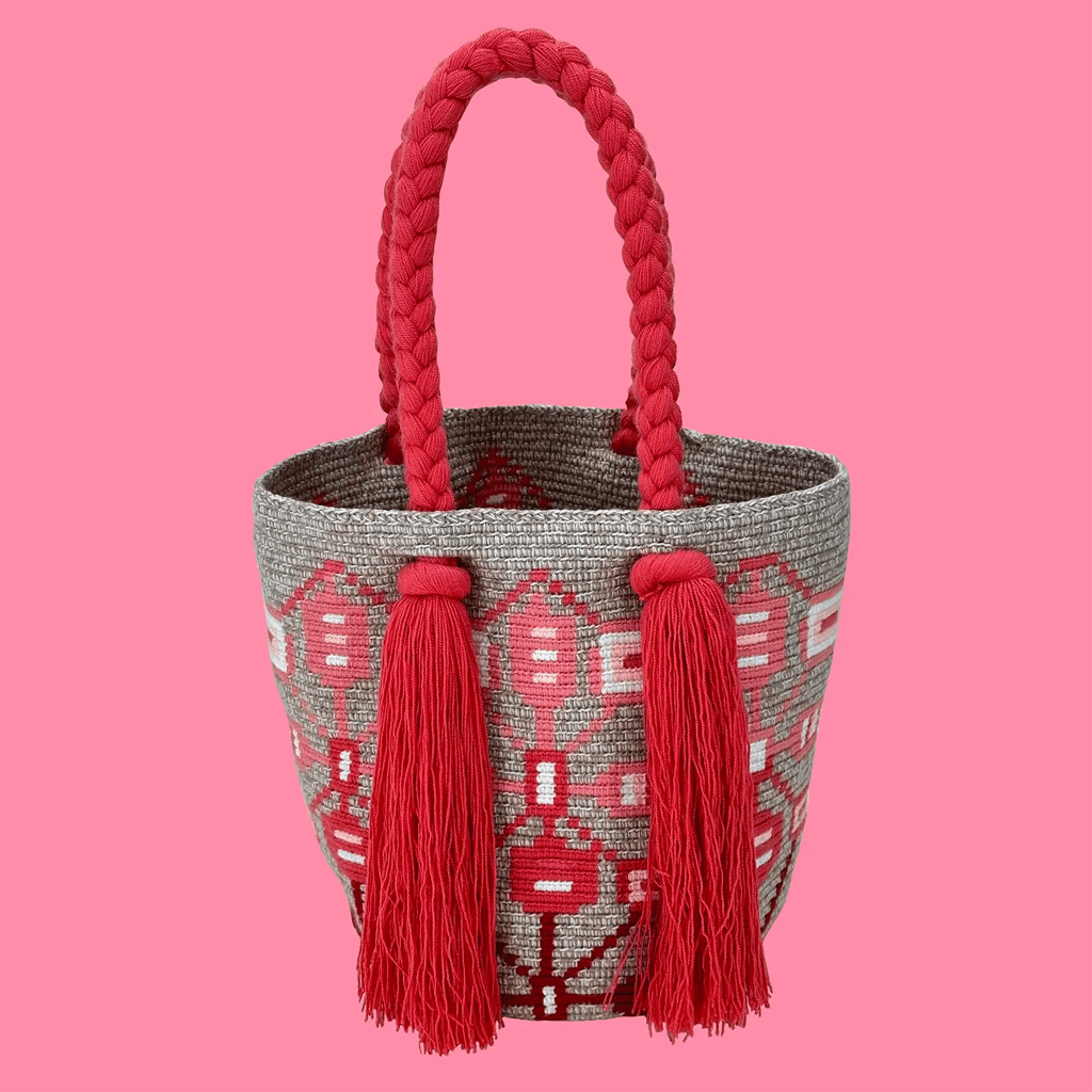 Sac mochila femme et homme, tissé à la main par des tisserandes de la communauté Wayuu en Colombie. Issu d'une mode éthique et slow-fashion.
