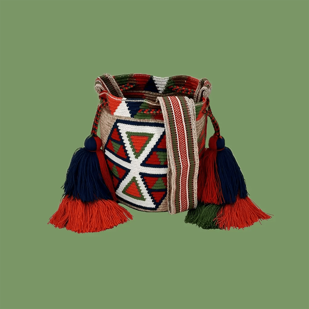 Petit sac bandoulière mochila femme et homme, tissé à la main par des tisserandes de la communauté Wayuu en Colombie. Issu d'une mode éthique et slow-fashion.
