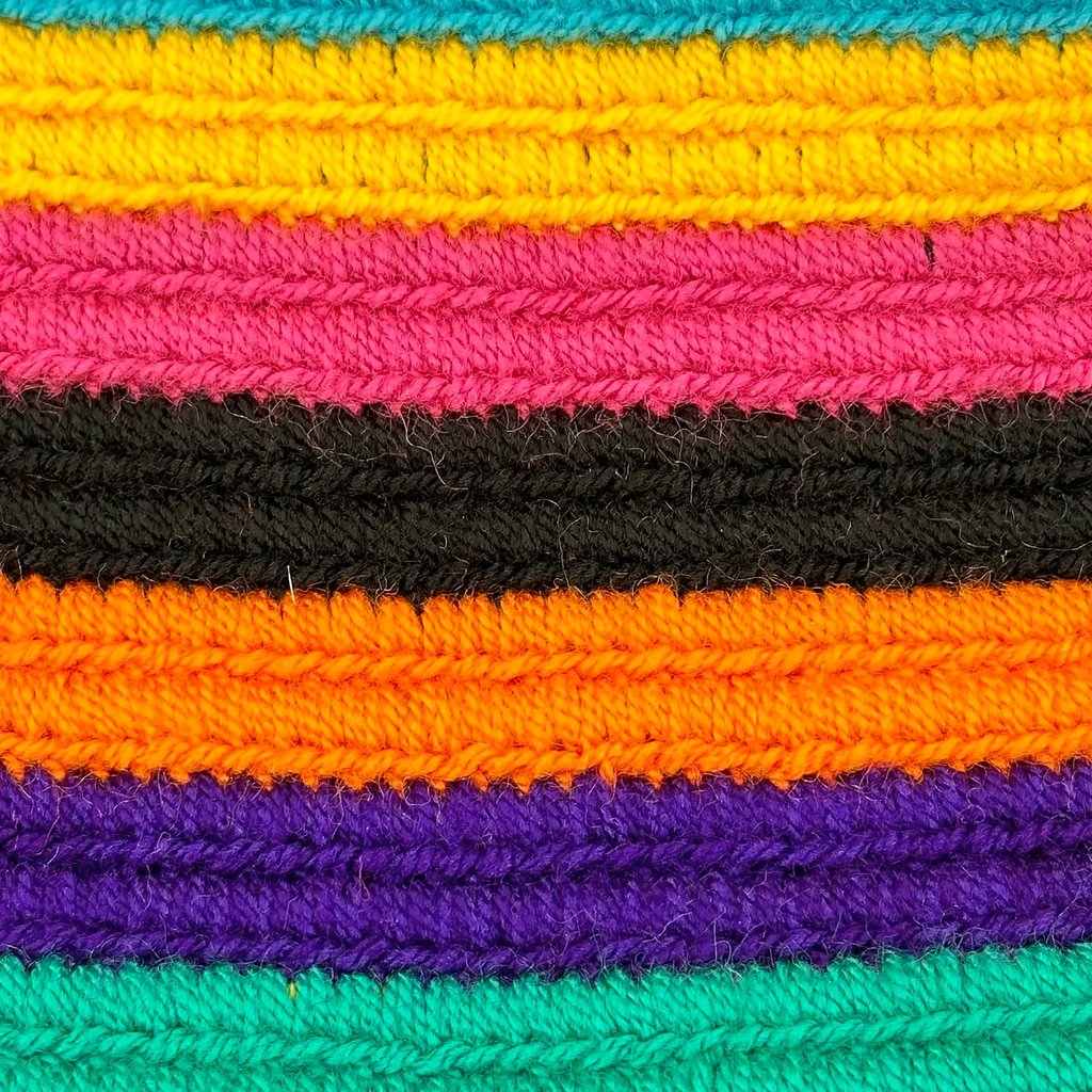 Panier tissé à la main par des tisserandes de la communauté indigène Yayuu en Colombie. Mode éthique. Slow Fashion.