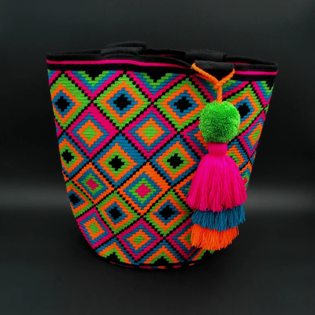 Cabas Popayan mochila Wayuu. Fabriquée à la main. fabrication équitable. slow fashion. couleurs estivales et vives. 