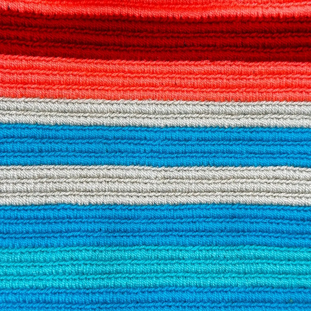 Sac à bandoulière, tissé à la main par des tisserandes de la communauté indigène Wayuu en Colombie. Sac issu du commerce équitable et dans une démarche de Slow-Fashion.