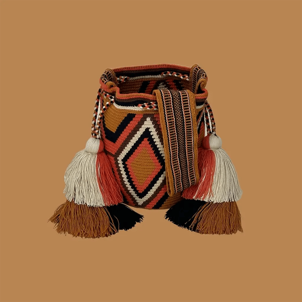 Petit sac bandoulière mochila femme et homme, tissé à la main par des tisserandes de la communauté Wayuu en Colombie. Issu d'une mode éthique et slow-fashion.