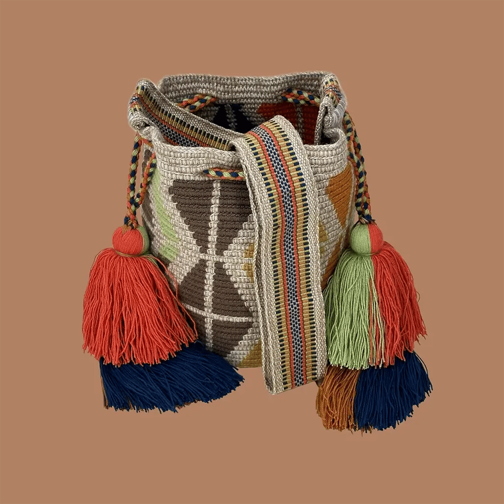 Petit sac bandoulière mochila femme et homme, tissé à la main par des tisserandes de la communauté Wayuu en Colombie. Issu d'une mode éthique et slow-fashion.