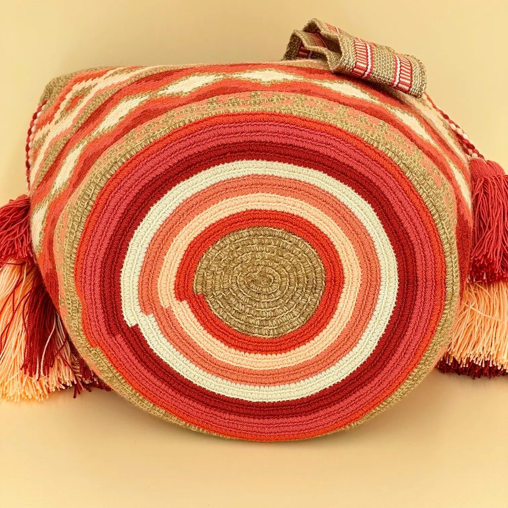 Sac à bandoulière tissé à la main par des tisserandes de la communauté Wayuu en Colombie - sac issu du commerce équitable et dans une démarche de slow fashion.