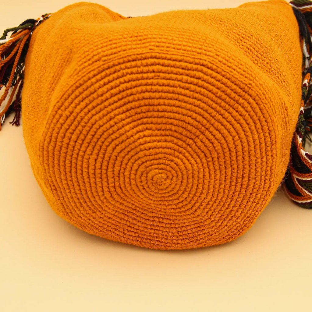 Sac  Tatacoa uni orange mochila Wayuu. Fabriquée à la main. fabrication équitable. slow fashion. couleurs estivales et vives. 