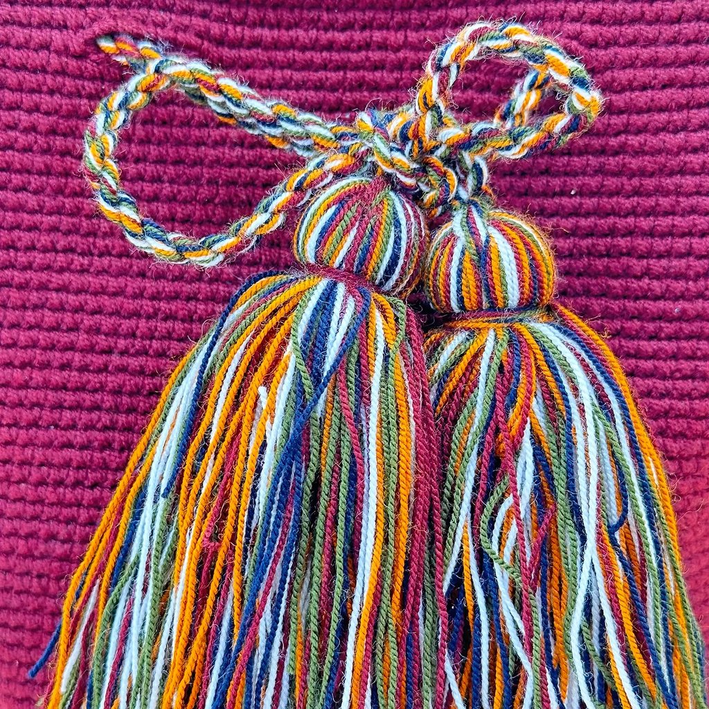 Sac à bandoulière tissé à la main par des tisserandes de la communauté indigène Wayuu en Colombie. Issu du commerce équitable et dans une démarche de Slow-Fashion.