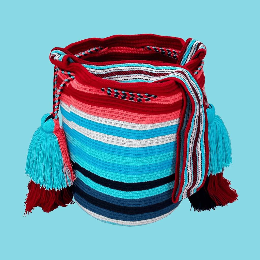 Sac mochila femme et homme, tissé à la main par des tisserandes de la communauté Wayuu en Colombie. Issu d'une mode éthique et slow-fashion.
