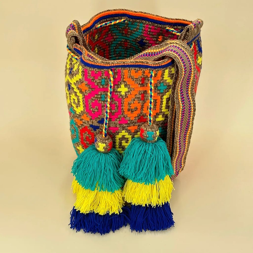 Sac à bandoulière tissé à la main par des tisserandes de la communauté Wayuu en Colombie - sac issu du commerce équitable et dans une démarche de slow fashion.