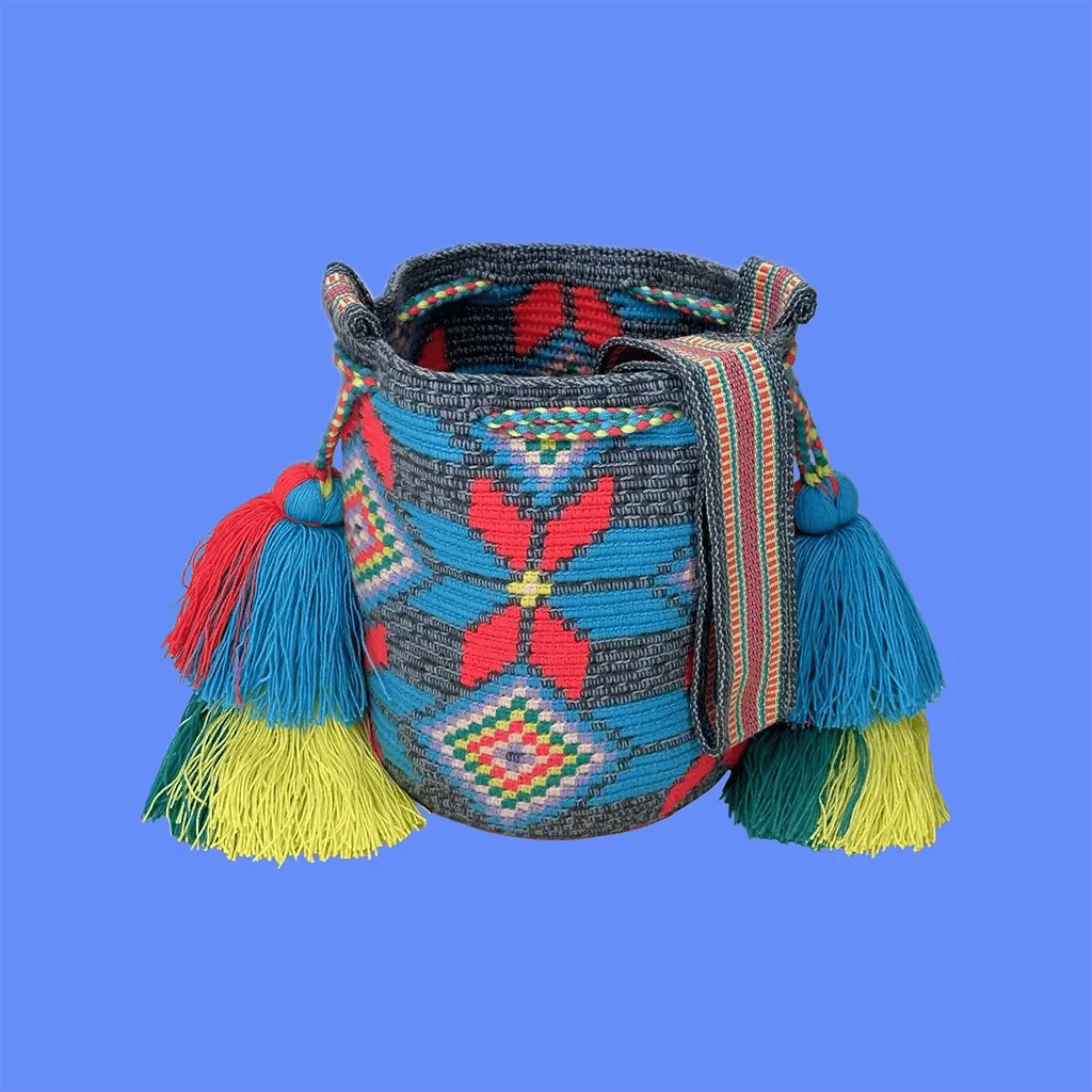 Petit sac bandoulière mochila femme et homme, tissé à la main par des tisserandes de la communauté Wayuu en Colombie. Issu d'une mode éthique et slow-fashion.