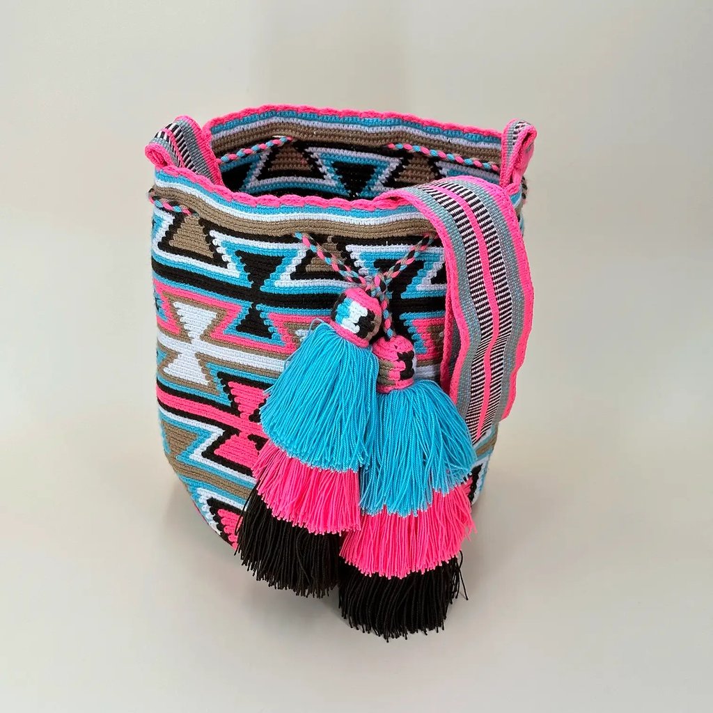 Sac à bandoulière, tissé à la main par des tisserandes de la communauté indigène Wayuu en Colombie. Sac issu du commerce équitable et dans une démarche de Slow-Fashion.