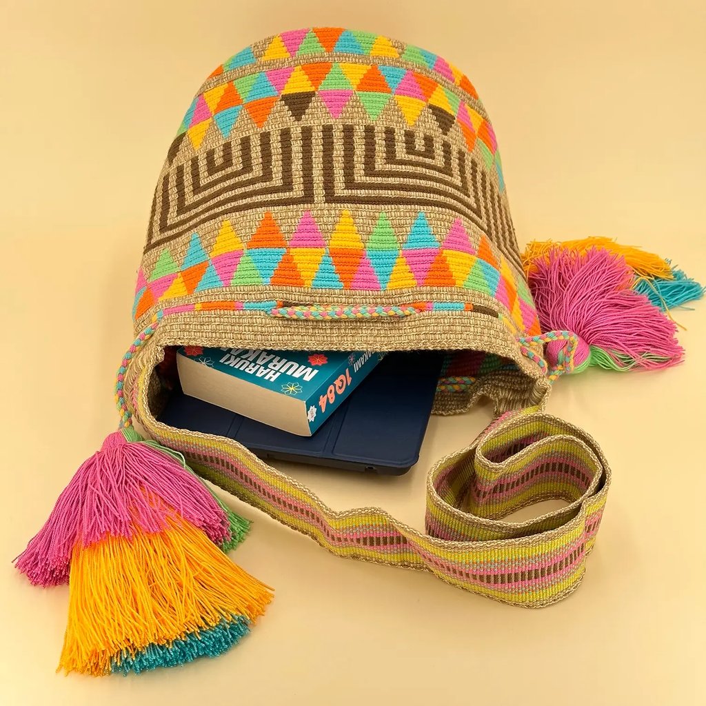 Sac à bandoulière tissé à la main par des tisserandes de la communauté Wayuu en Colombie - sac issu du commerce équitable et dans une démarche de slow fashion.