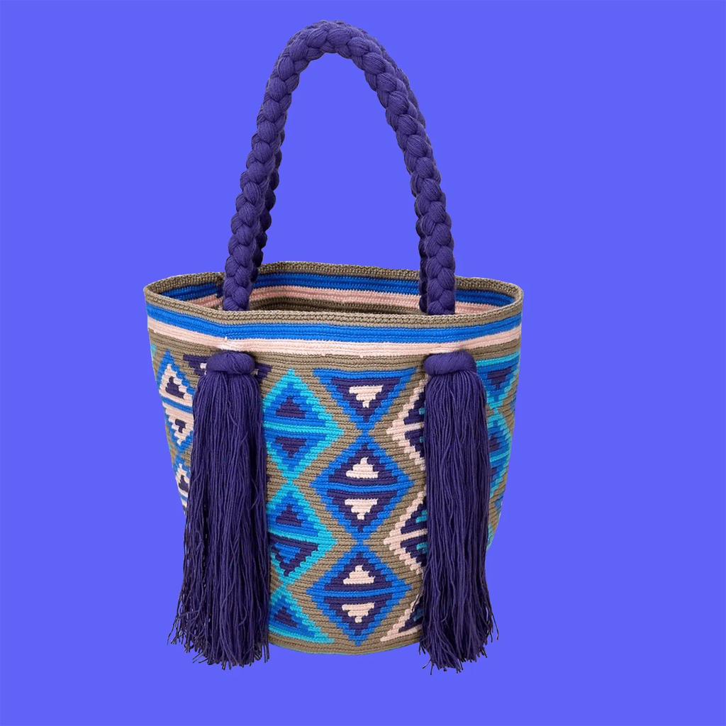 Sac bandoulière mochila femme et homme, tissé à la main par des tisserandes de la communauté Wayuu en Colombie. Issu d'une mode éthique et slow-fashion.
