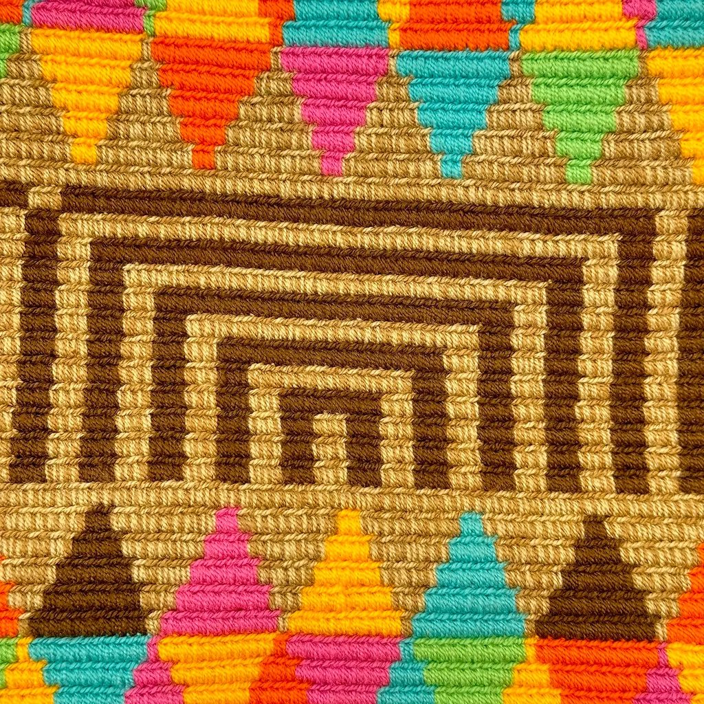 Sac à bandoulière tissé à la main par des tisserandes de la communauté Wayuu en Colombie - sac issu du commerce équitable et dans une démarche de slow fashion.