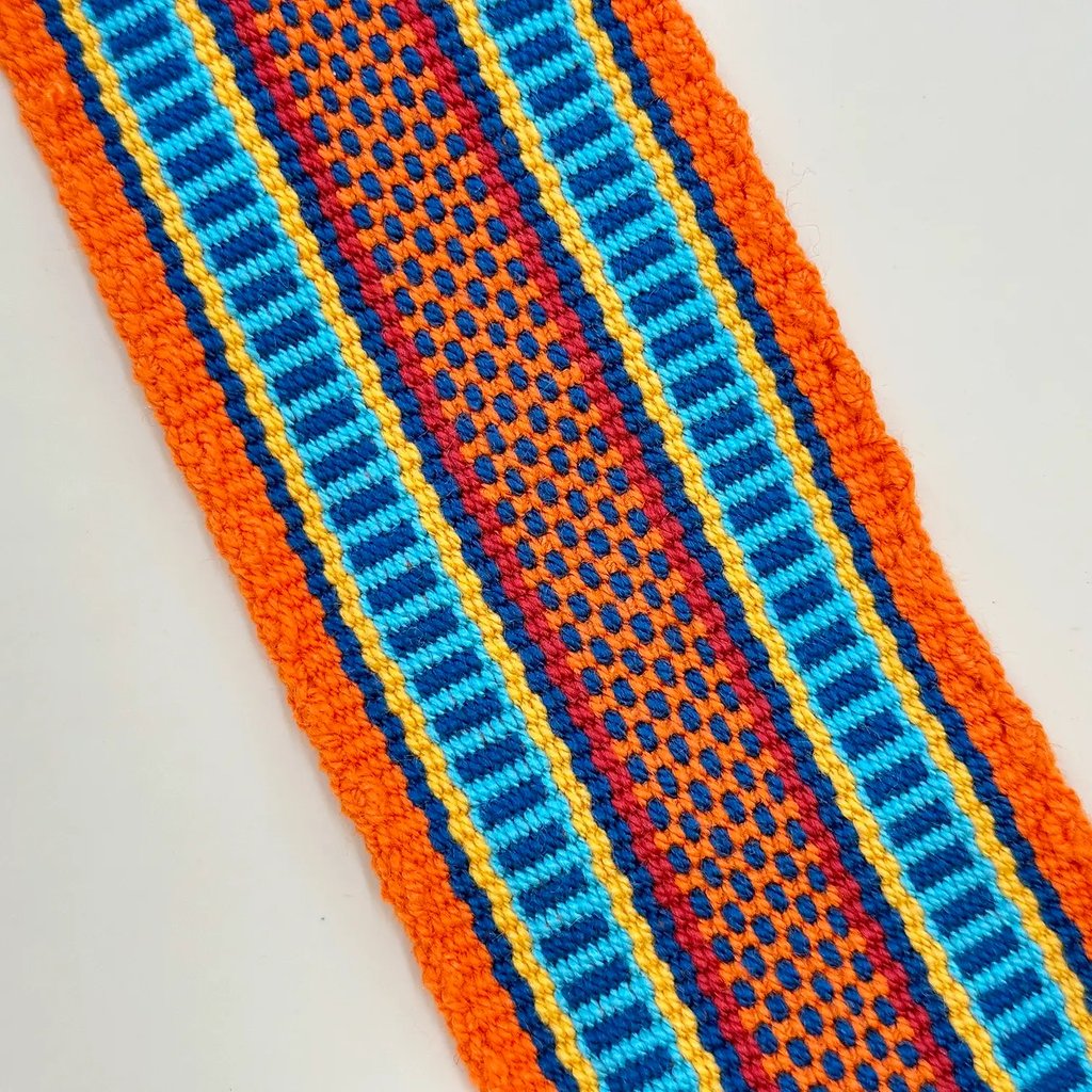 Sac à bandoulière tissé à la main par des tisserandes de la communauté indigène Wayuu en Colombie. Issu du commerce équitable et dans une démarche de Slow-Fashion.