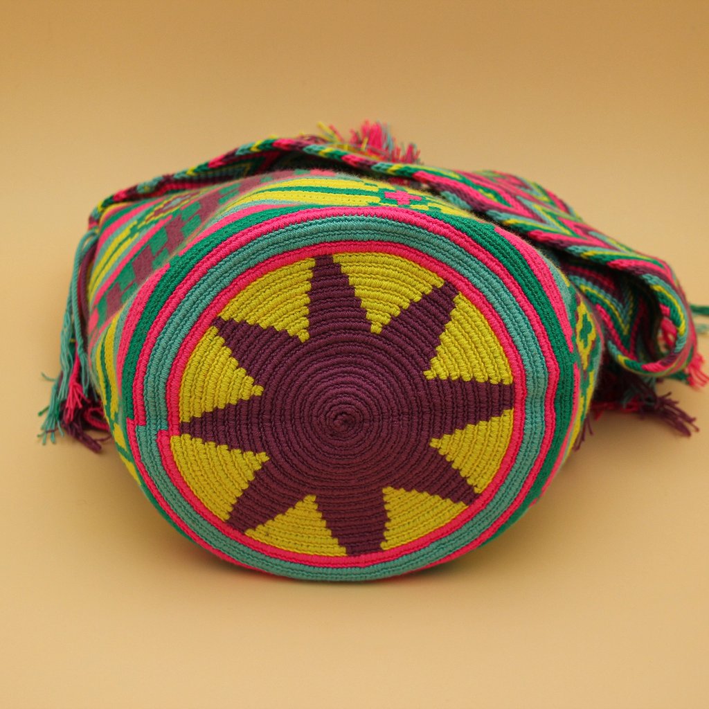 Sac Tatacoa mochila Wayuu. Fabriquée à la main. fabrication équitable. slow fashion. couleurs estivales et vives. 