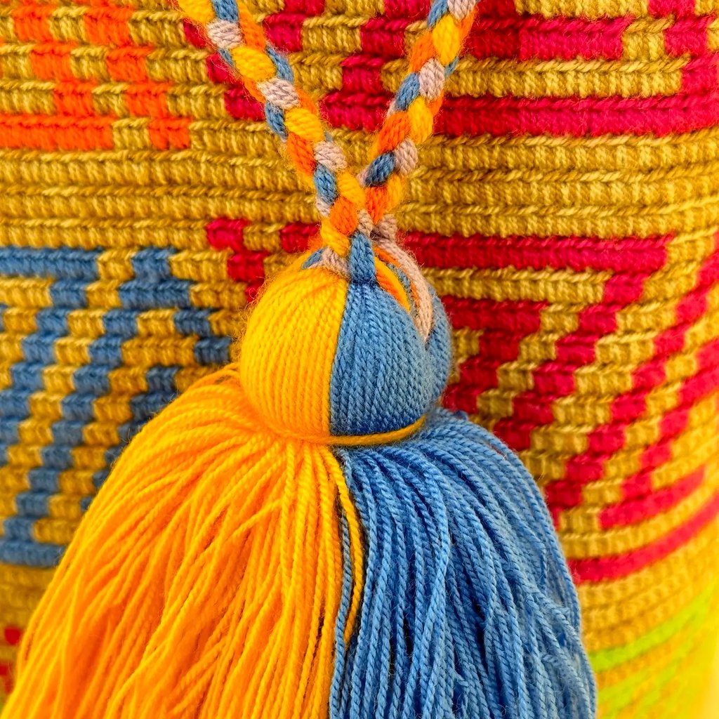 Sac à bandoulière tissé à la main par des tisserandes de la communauté indigène Wayuu en Colombie. Issu du commerce équitable et dans une démarche de Slow-Fashion.