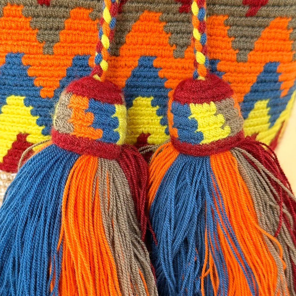 Sac à bandoulière tissé à la main par des tisserandes de la communauté Wayuu en Colombie - sac issu du commerce équitable et dans une démarche de slow fashion.