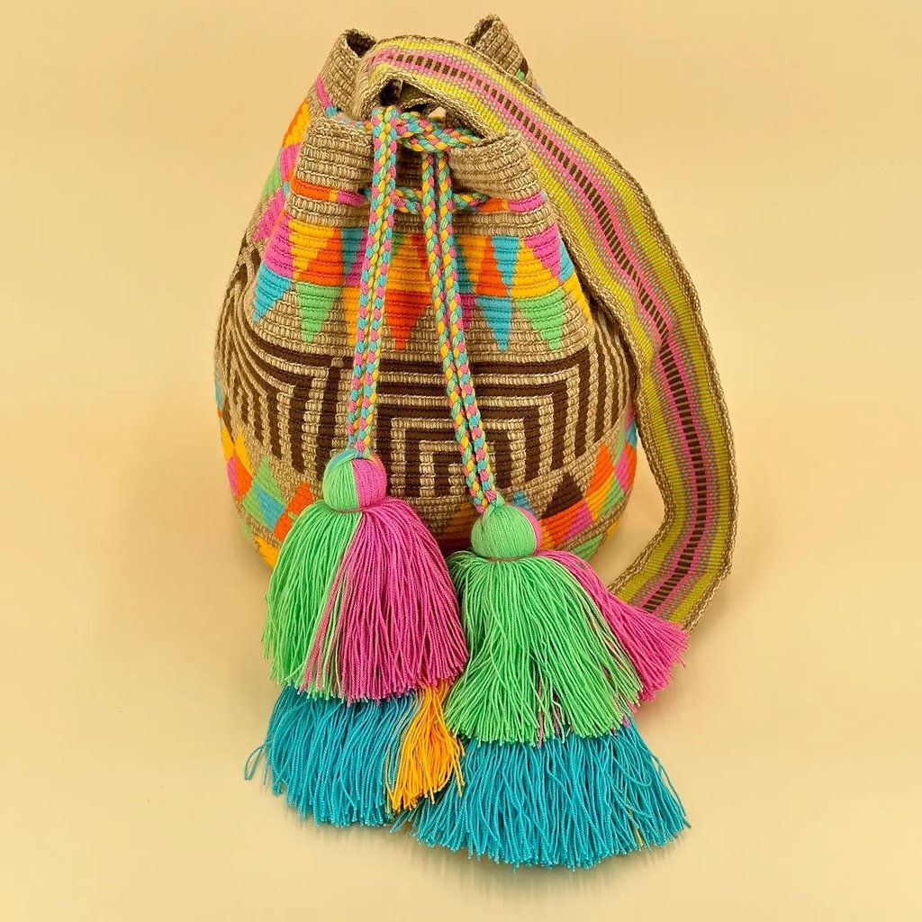 Sac à bandoulière tissé à la main par des tisserandes de la communauté Wayuu en Colombie - sac issu du commerce équitable et dans une démarche de slow fashion.