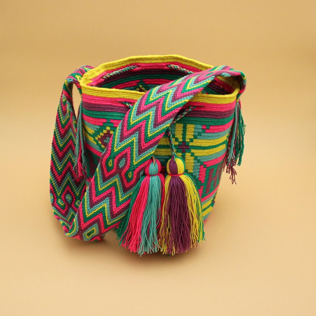 Sac Tatacoa mochila Wayuu. Fabriquée à la main. fabrication équitable. slow fashion. couleurs estivales et vives. 