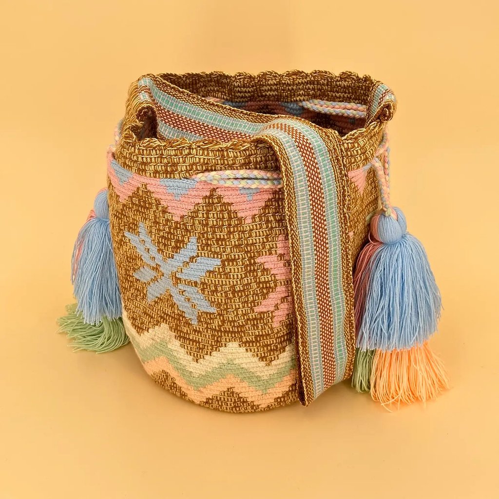 Sac à bandoulière tissé à la main par des tisserandes de la communauté Wayuu en Colombie - sac issu du commerce équitable et dans une démarche de slow fashion.