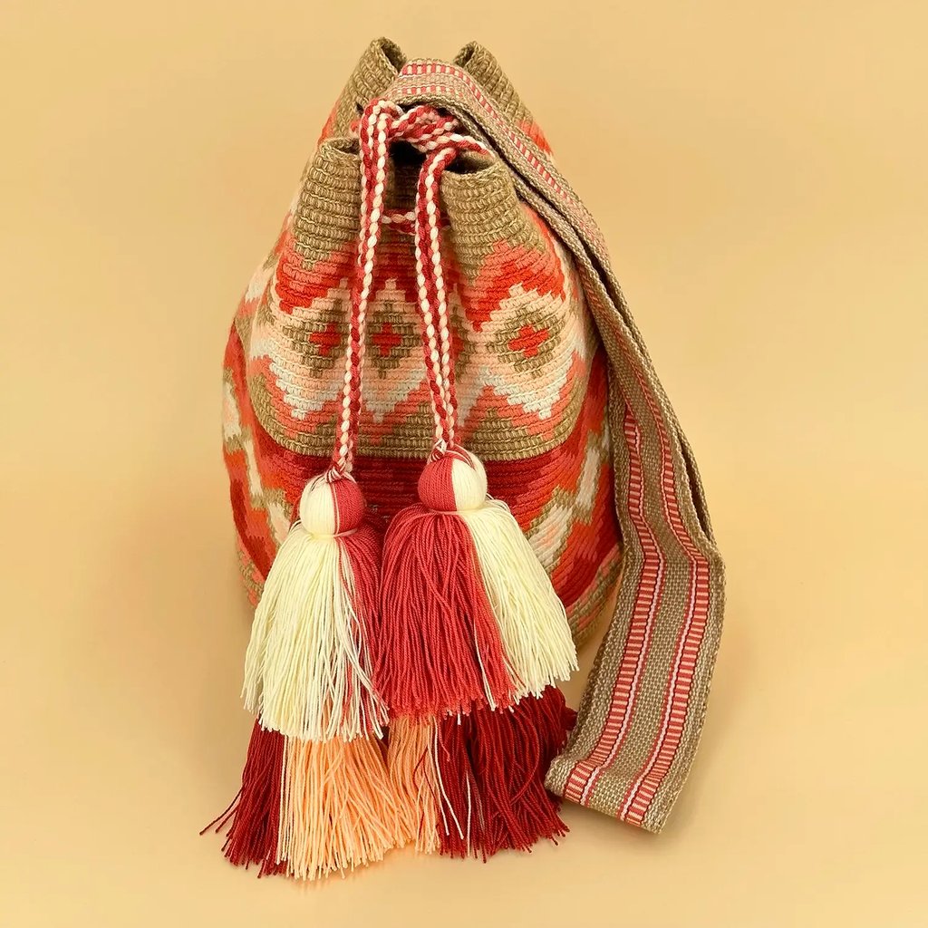 Sac à bandoulière tissé à la main par des tisserandes de la communauté Wayuu en Colombie - sac issu du commerce équitable et dans une démarche de slow fashion.