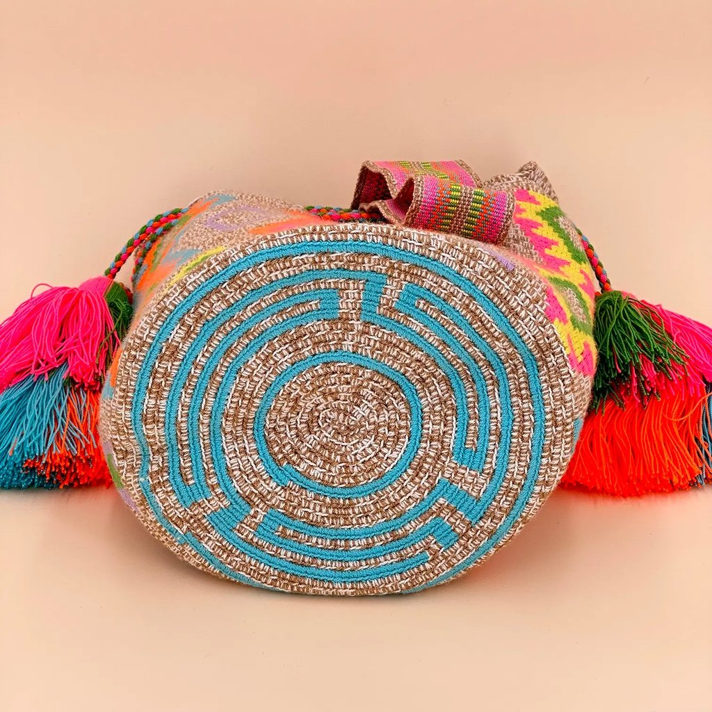 Sac à bandoulière, tissé à la main par des tisserandes de la communauté Wayuu en Colombie. 