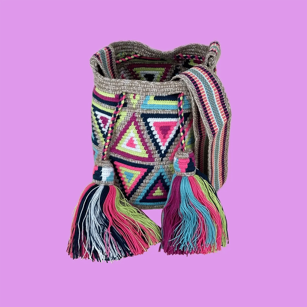 Petit sac bandoulière mochila femme et homme, tissé à la main par des tisserandes de la communauté Wayuu en Colombie. Issu d'une mode éthique et slow-fashion.