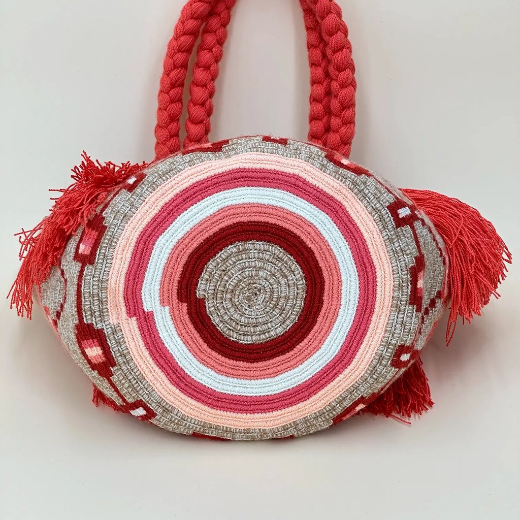 Sac à anses tressées, tissé à la main par des tisserandes de la communauté indigène Wayuu en Colombie, issu du commerce équitable et dans une démarche de slow-fashion
