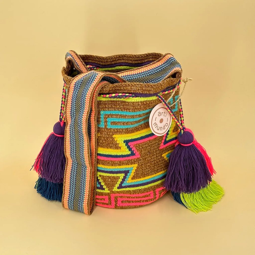 Sac à bandoulière tissé à la main par des tisserandes de la communauté Wayuu en Colombie - sac issu du commerce équitable et dans une démarche de slow fashion.