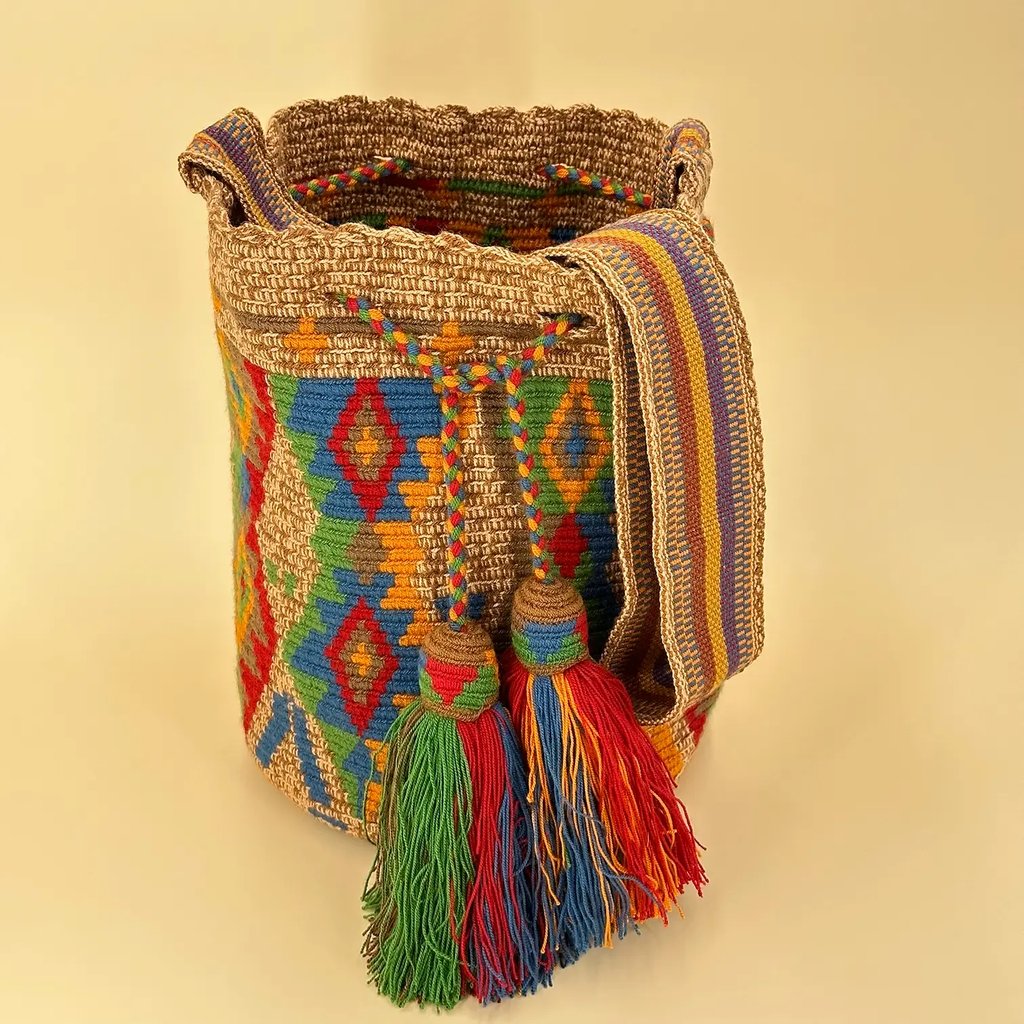 Sac à bandoulière tissé à la main par des tisserandes de la communauté Wayuu en Colombie - sac issu du commerce équitable et dans une démarche de slow fashion.