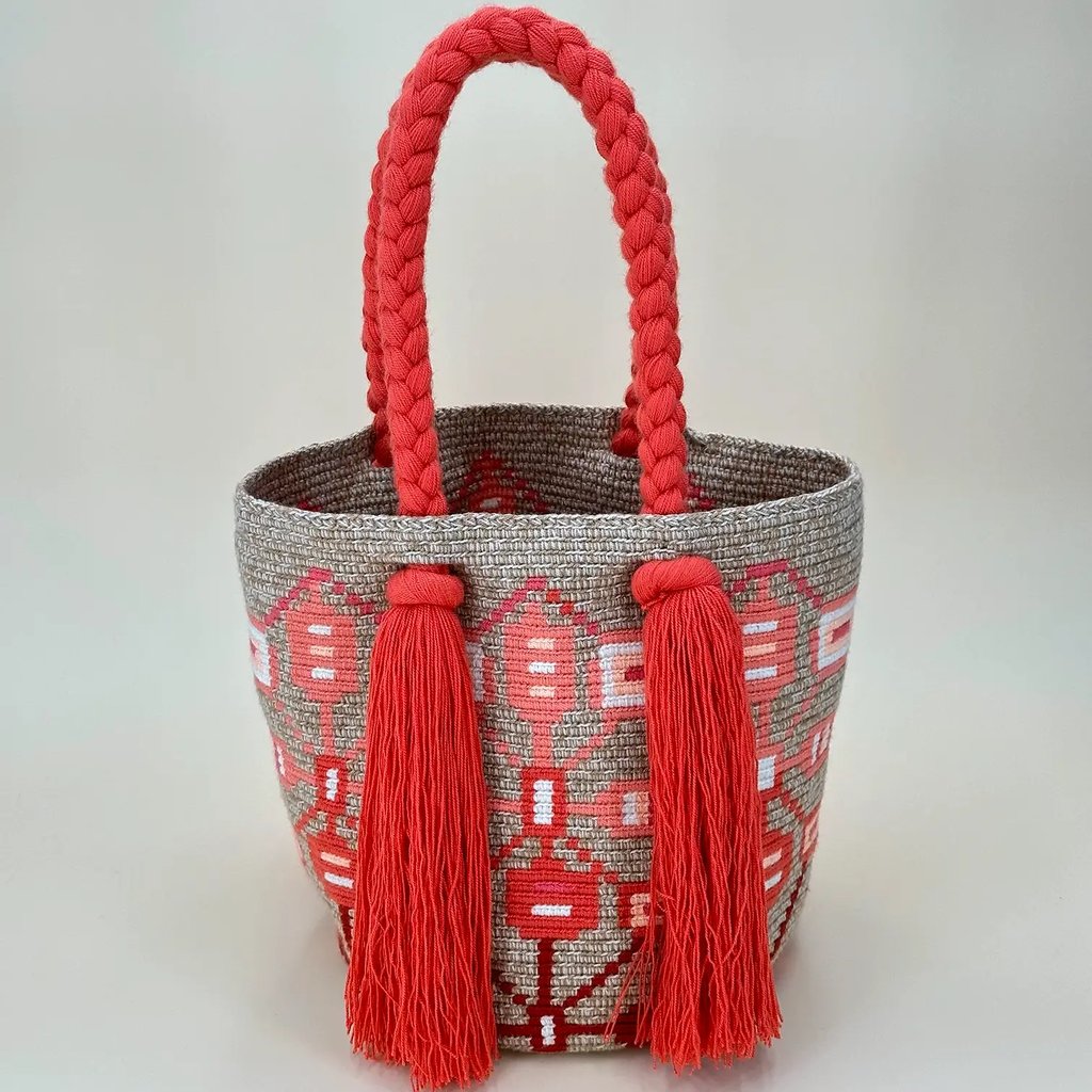 Sac à anses tressées, tissé à la main par des tisserandes de la communauté indigène Wayuu en Colombie, issu du commerce équitable et dans une démarche de slow-fashion