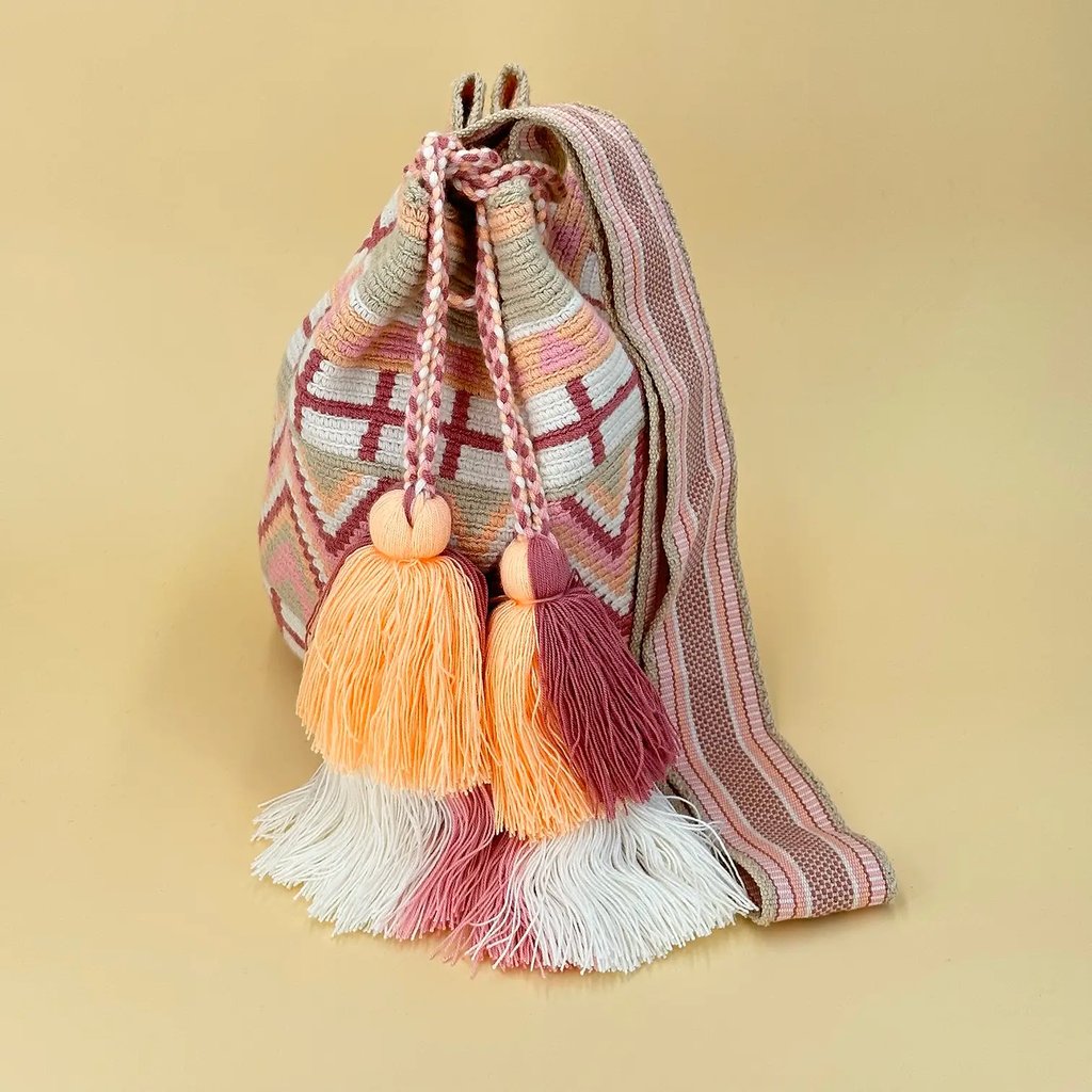 Sac à bandoulière tissé à la main par des tisserandes de la communauté Wayuu en Colombie - sac issu du commerce équitable et dans une démarche de slow fashion.
