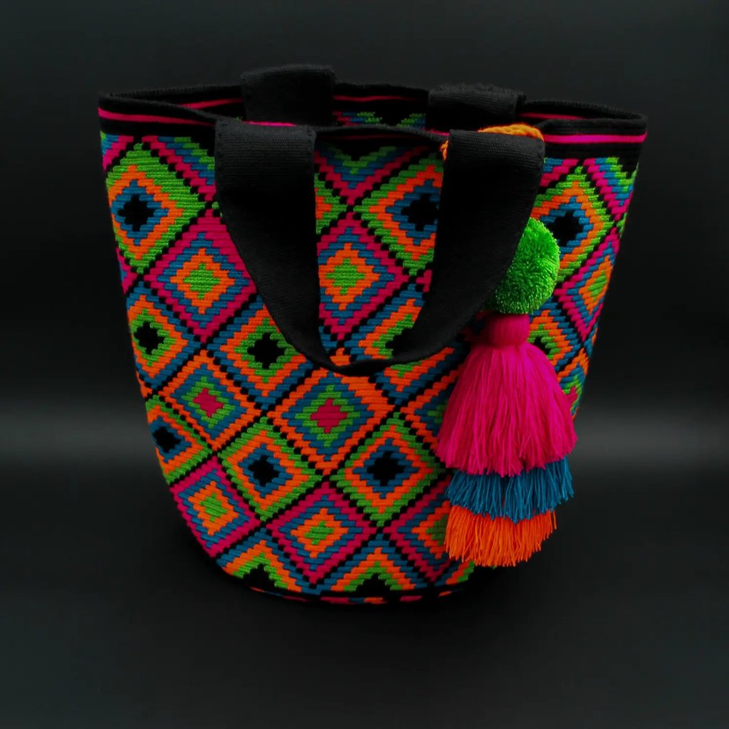 Cabas Popayan mochila Wayuu. Fabriquée à la main. fabrication équitable. slow fashion. couleurs estivales et vives. 