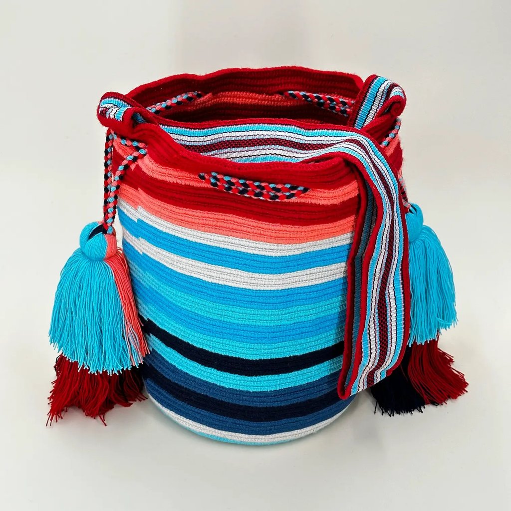 Sac à bandoulière, tissé à la main par des tisserandes de la communauté indigène Wayuu en Colombie. Sac issu du commerce équitable et dans une démarche de Slow-Fashion.