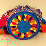 Sac à bandoulière tissé à la main par des tisserandes de la communauté Wayuu en Colombie - sac issu du commerce équitable et dans une démarche de slow fashion.