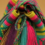 Sac Tatacoa mochila Wayuu. Fabriquée à la main. fabrication équitable. slow fashion. couleurs estivales et vives. 