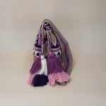 Petit sac bandoulière mochila femme et homme, tissé à la main par des tisserandes de la communauté Wayuu en Colombie. Issu d'une mode éthique et slow-fashion.