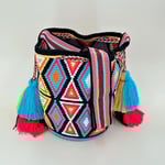 Sac à bandoulière tissé à la main par des tisserandes de la communauté indigène Wayuu en Colombie. Issu du commerce équitable et dans une démarche de Slow-Fashion.