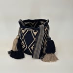 Petit sac bandoulière mochila femme et homme, tissé à la main par des tisserandes de la communauté Wayuu en Colombie. Issu d'une mode éthique et slow-fashion.