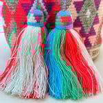 Sac à bandoulière, tissé à la main par des tisserandes de la communauté indigène Wayuu en Colombie. Sac issu du commerce équitable et dans une démarche de Slow-Fashion.