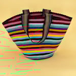 Panier tissé à la main par des tisserandes de la communauté indigène Yayuu en Colombie. Mode éthique. Slow Fashion.